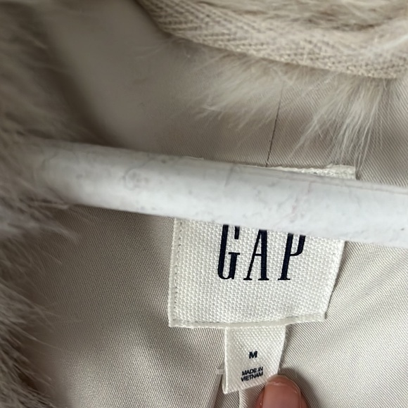 GAP Faux Fur Vest - Picture 3 of 6